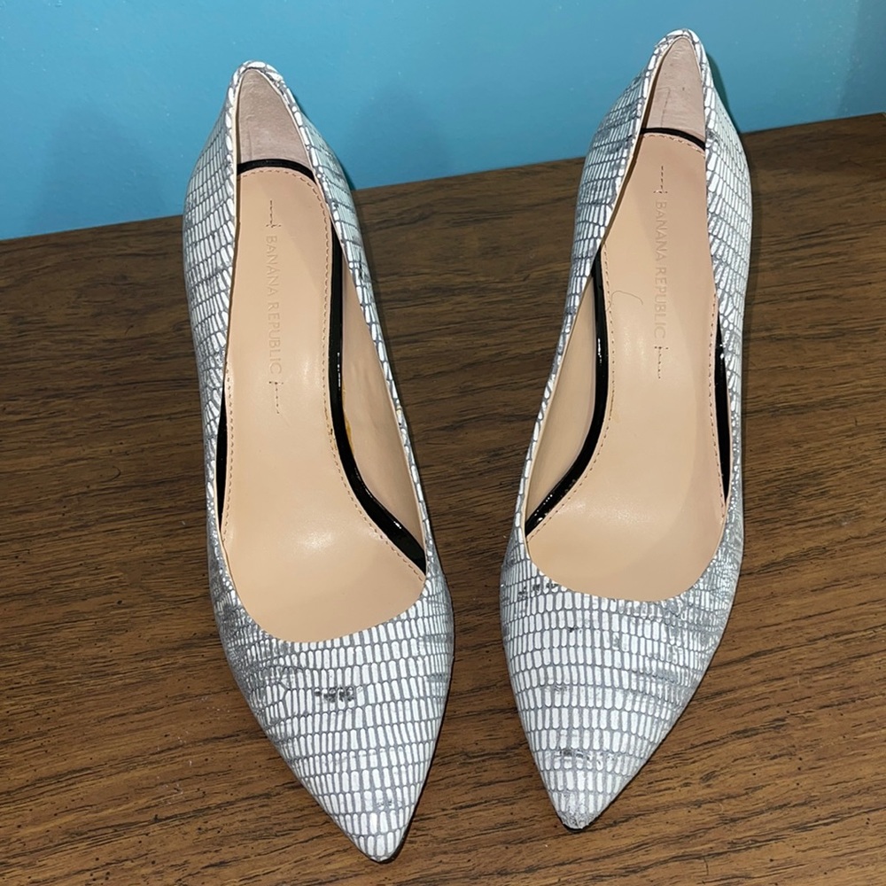 Banana Republic, Worn Once, come with Box